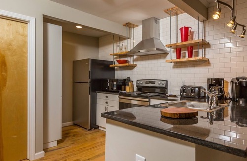 Winston - Salem Apartment | Trendy 1 BR w/KING Bed in Central Location