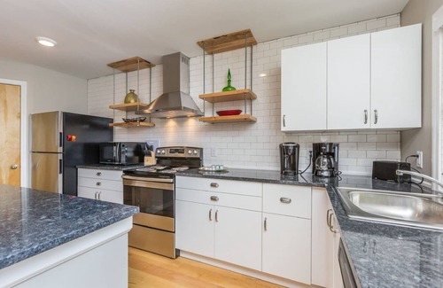 Winston - Salem Apartment | Trendy 1 BR w/KING Bed in Central Location