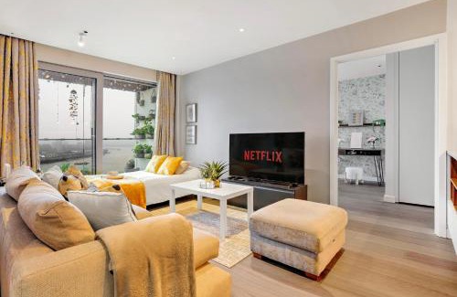Peninsula Apartment | Trendy 3-Bed, 2-Bath - O2 London Escape - Your Ideal Stay