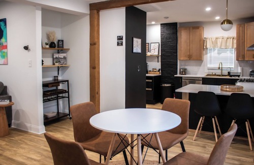 Detroit - Shoreway House | Trendy 3-bedroom home in Ohio City Cle with WiFi & walkable area
