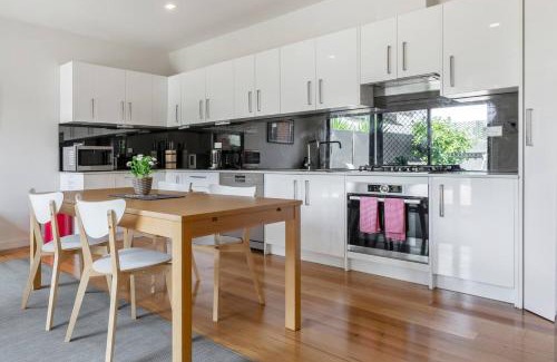 Brunswick West House | Trendy and Spacious Brunswick Stay with Outdoor Deck