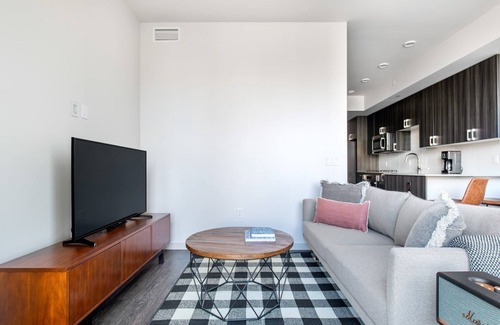 Downtown Seattle Apartment | Trendy Belltown Studio w/Gym, Rooftop Sun Deck, by Blueground