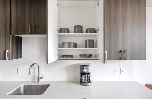 Downtown Seattle Apartment | Trendy Belltown Studio w/Gym, Rooftop Sun Deck, by Blueground