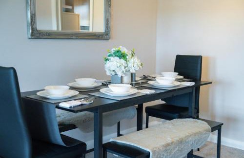 Canterbury Apartment | Trendy Central Apartment with Free Parking - Perfect for Contractors and Families