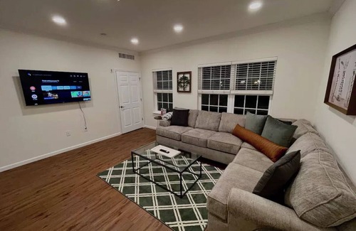 East York Apartment | Trendy East York Apartment Near Fairgrounds