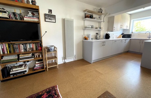 Easton House | Trendy Easton Escape with Parking