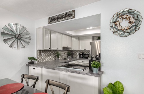 Desert Shores Condo | TRENDY Lakefront + 3 KING beds + HEATED pool