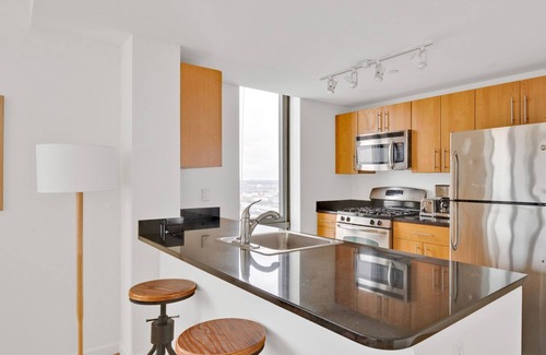 Hunters Point Apartment | Trendy LIC 2BR w/W/D, Elevator & Doorman, near East River, by Blueground