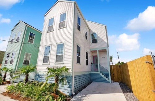 Bayou St. John House | Trendy Oasis with Heated Pool, Grill - Near FQ