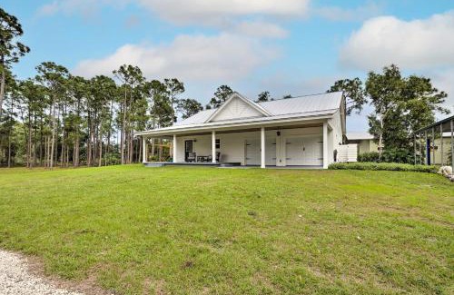 Palm City House | Trendy Palm City Cottage with Porch on 5 Acres!