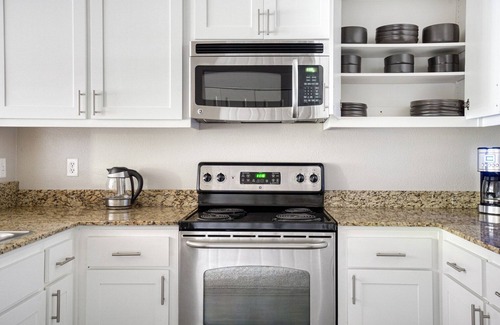 Santa Clara Apartment | Trendy Santa Clara 1BR w/Gym, Pool & W/D, walk to Safeway, by Blueground