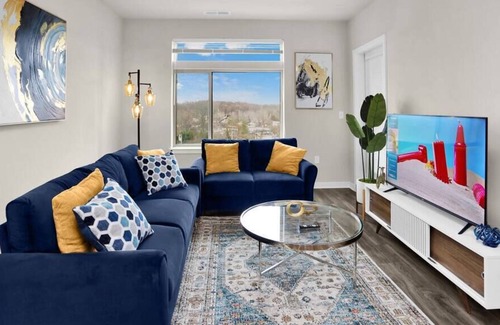 Fairfax Apartment | Trendy & Spacious Home in Fairfax with Pool -FREE Parking