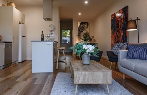 Trentham House | Trentham Central Villas - 6 BR / Ensuite / Sleeps 12