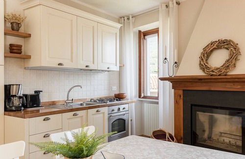 Tignale Apartment | Trepée Court, in the historic center