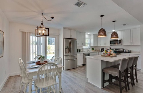 Isle of Palms House | Tres Palmas!Renovated Pool Home Near Mayo & Beach!