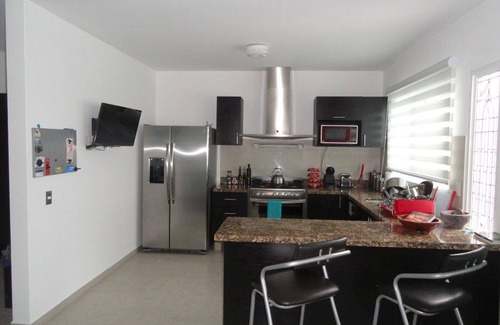 Flamingos House | Tri-Level Townhouse, walking distance to the Beach!