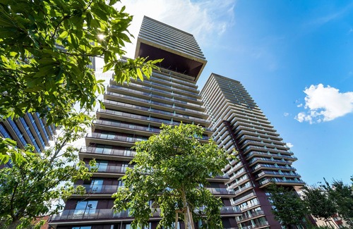 Erdberg Apartment | TrIIIple 7Heaven Amazing View on top floor with rooftop pool - free parking