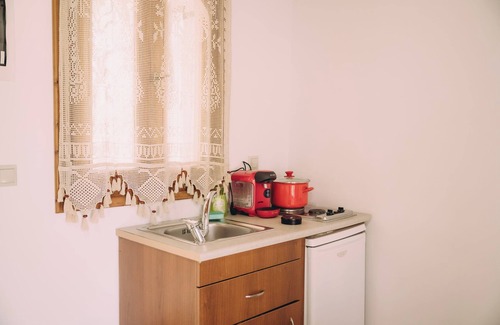 Ilida Apartment | Trikalioti's Lush Estate Apt Afrodity