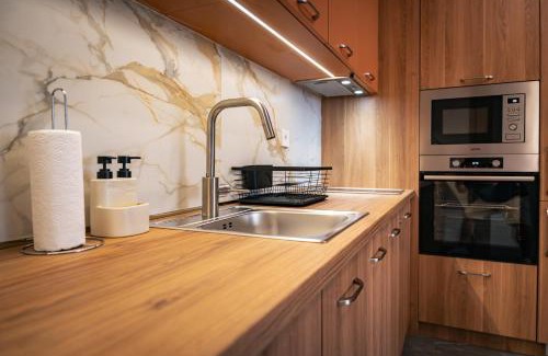 Veliko Tarnovo Apartment | TRINAVIS Boutique Apartments, OWN PRIVATE PARKING, City Center, Entire Apartment
