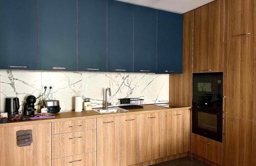Veliko Tarnovo Apartment | TRINAVIS Boutique Apartments, OWN PRIVATE PARKING, City Center, Entire Apartment