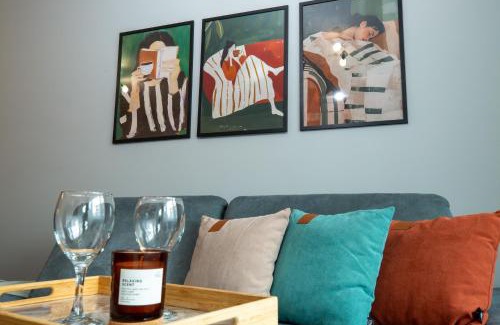 Veliko Tarnovo Apartment | TRINAVIS Boutique Apartments, OWN PRIVATE PARKING, City Center, Entire Apartment