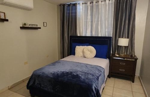 Salinas House | Trinitarias House Piscina karaoke Bar wifi