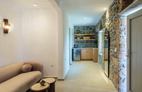 Psarou Apartment | Trinitas Mare - Psarou Beachfront House w Sea View