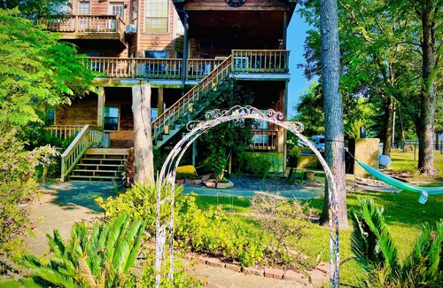 Trinity House | Trinity Chalet, Lakefront Downstairs Home w/, Covered Patio! Sleeps 3