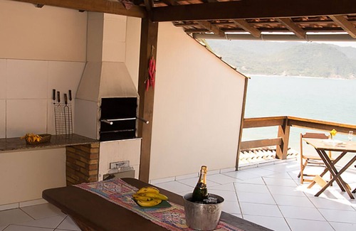 Trindade House | TRINITY - SEAFRONT - FOOT IN THE SAND - 11 PEOPLE