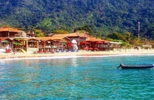 Trindade House | TRINITY - SEAFRONT - FOOT IN THE SAND - 11 PEOPLE