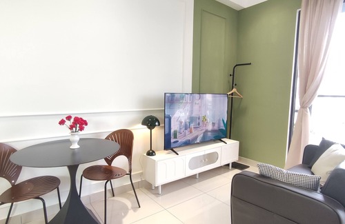 Kuala Lumpur Condo | TRION The 108 Family Suite Pool & City view