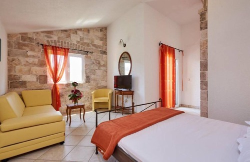 Veliki Drvenik House | Triple Bedroom with Balcony