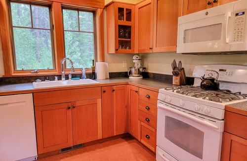 Mazama Cabin | Triple J Cabin Summar