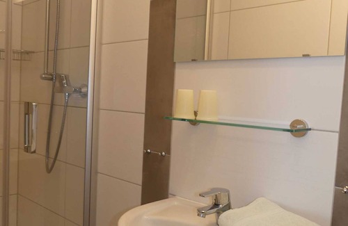 Obersensbach Cottage | Triple Room 2 without Balcony - Pension Holzerstube