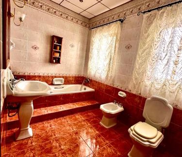 Tal-Ghoqod House | Triple room in Beautiful Artsy Maisonette