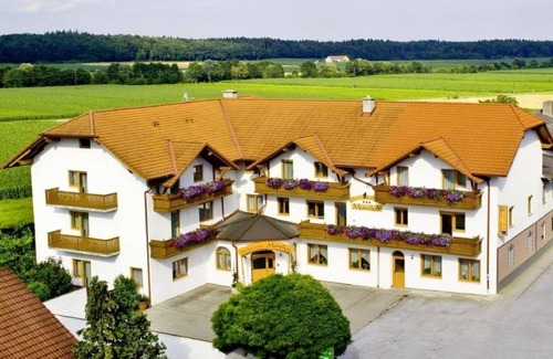 Loipersdorf bei Fuerstenfeld House | Triple room nature 1 night - B&B Number 1