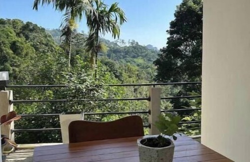 Ella Apartment | Triple Room up at Shiimmer Ella