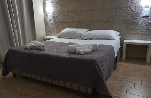 Corso dei Mille - Sant'Erasmo House | Triple room with a view of Palermo Central Station.