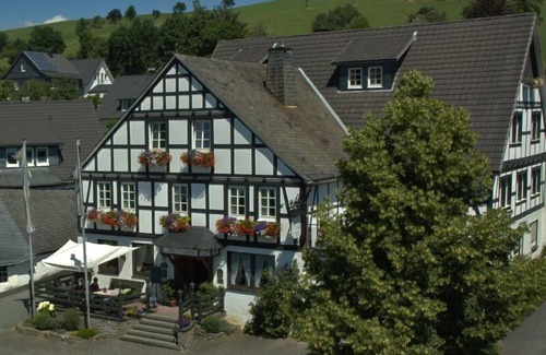 Oberhenneborn Apartment | Triple room with shower/WC