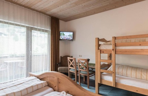 Heiligenblut Cottage | Triple room with shower/WC, satellite TV - Pension Bäuerle