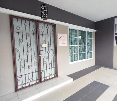Kuching House | Triple Z Homestay Kuching - LANDED 14 PAX