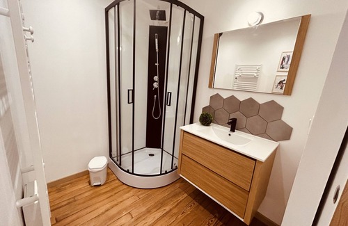 Belleville Apartment | Triplex Belleville 4 lits simples