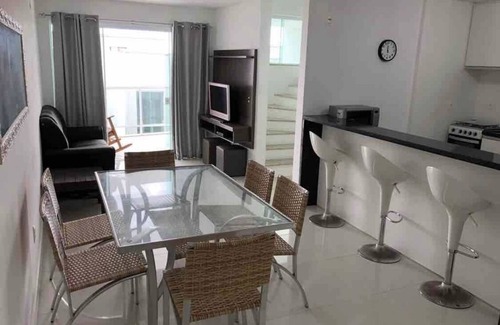 Praia dos Amores House | TRIPLEX HOUSE/POOL/4 SPACES/AIR CONDITIONING/BARBECUE