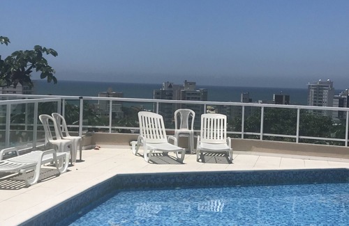 Praia dos Amores House | TRIPLEX HOUSE/POOL/4 SPACES/AIR CONDITIONING/BARBECUE