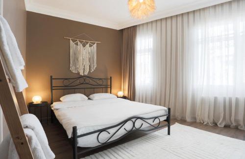 Taksim Apartment | Triplex In the Heart of Taksim for Big Groups and Familes