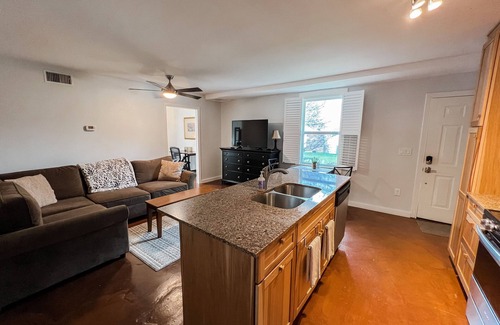 St. Edwards House | Triplex Unit 3 Miles From Downtown with office space