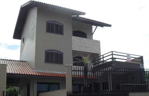 Guaratuba House | Triplex with pool in front of the Sea (everything of BOM! )