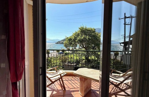 Dorida Apartment | Trizonia View Beach House – Glyfada Village by MPS