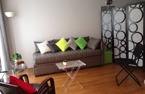 16th Arrondissement Apartment | Trocadero near Tour-Eiffel in attractive, secure residence.