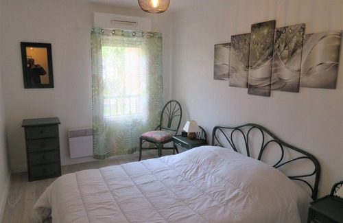 Saint-Cyr-sur-Mer Apartment | Trois Pièces , Terrasse, 15' à Pied de la mer